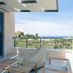 Vila Heniochos *