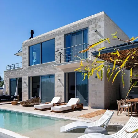 Вилла Heniochos *