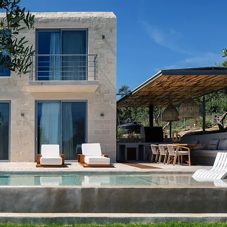 Heniochos Villa *