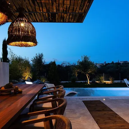 Heniochos Villa *
