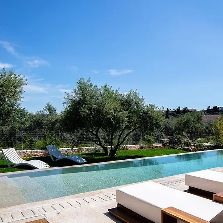 Heniochos Villa
